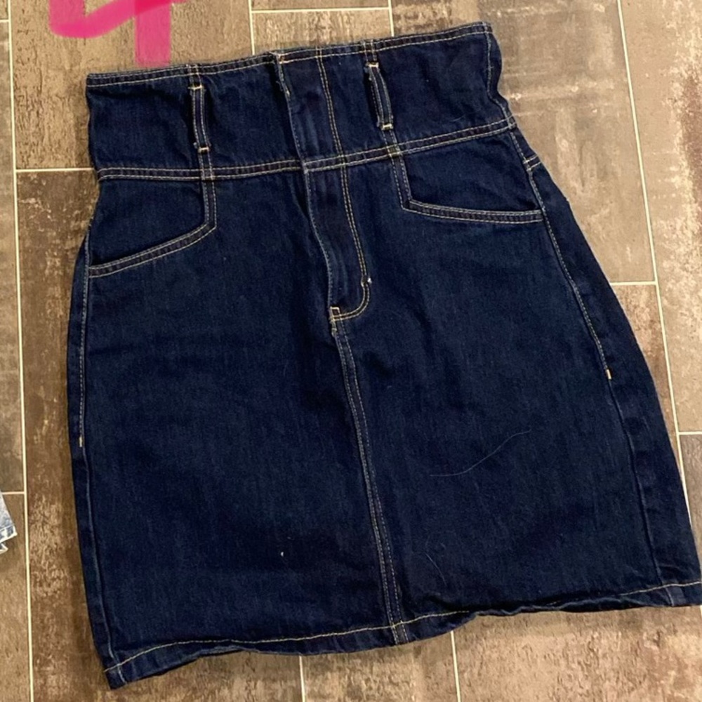 High waisted skirt